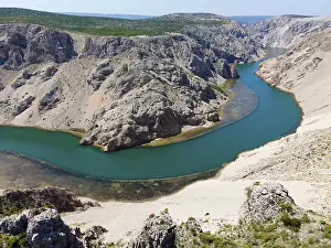 Drucke von Drohnen-Schuss, Parizevacka Glavica, Drehort von Karl-May-Filmen, Fluss Zrmanja, Jasenice, Gespanschaft Lika-Senj Luftaufnahme Drucke: Drohnen-Schuss, Parizevacka Glavica.