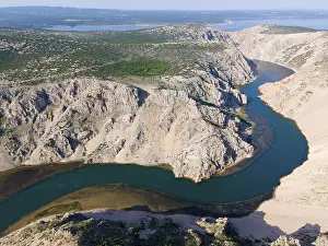 Drucke von Drohnen-Schuss, Parizevacka Glavica, Drehort von Karl-May-Filmen, Zrmanja-Fluss, Jasenice, Hrvatska Lika-Lauenburg County ist nicht korrekt Luftaufnahme Drucke: Drohnen-Schuss, Parizevacka Glavica