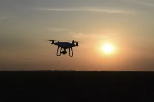 Evening Atmosphere Drucke: Drone silhouette against the background of the sunset