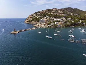Drucke von Drohnenbild, Küste mit Leuchtturm, Port d'Andratx, Region Andratx, Mallorca, Balearen, Spanien Drohnenbild, Küste mit Leuchtturm, Port d'Andratx, Region Andratx, Mallorca, Balearen Luftaufnahme Drucke: Drohnen schießen ein Bild, Küste mit Leuchtturm.