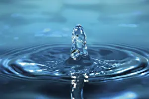 Close Up Water Drop Drucke: Drop of water