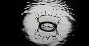 Full Moon Image Drucke: Drop of Water falling into Water, Full Moon