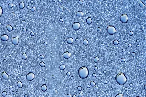 Dew Drop Germany Drucke: Drops of water on a blue surface