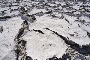 Etosha National Park Namibia Drucke: Drought mud patterns with cracks on the ground