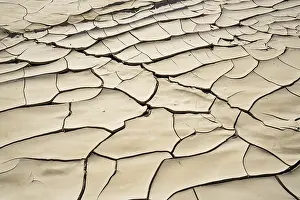 Global Warming Effects Drucke: Dry river bed patterns, climate change drought