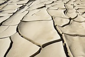 Climate Change Drought Drucke: Dry river bed patterns, climate change drought