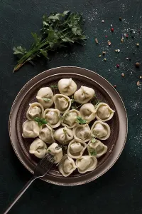 Detailed Food Image Drucke: Dumplings, on a dark background