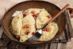 Polish Cuisine Drucke: Dumplings, with fried prosciutto