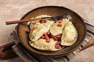 Polish Cuisine Drucke: Dumplings, with fried prosciutto