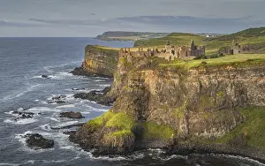 County Antrim Scenic Views Drucke: Dunluce Castle illuminated by sunlight