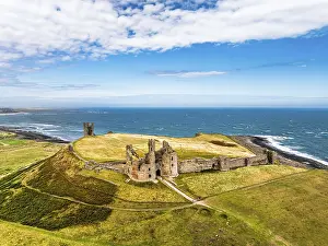 Historical European Architecture Images Drucke: Dunstanburgh Castle from a drone