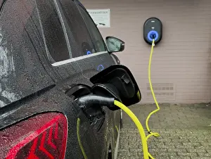Electric Vehicle Charging Station Drucke: An e-car is charged at a wallbox