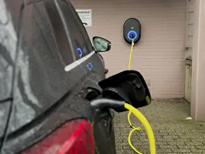 Climate Protection Image Drucke: An e-car is charged at a wallbox