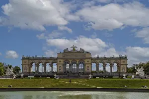 Schonbrunn Palace Park Vienna Drucke: Early Classicist collonade Gloriette