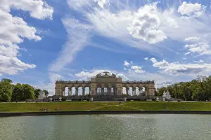 Schonbrunn Palace Park Vienna Drucke: Early Classicist collonade Gloriette