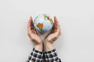 Environmental Protection Drucke: Earth globe surrounded by hands