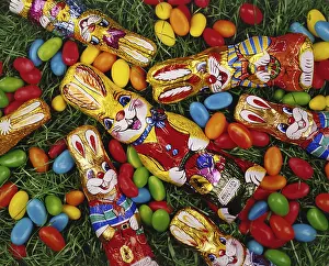 Colorful Easter Bunny Figurine Drucke: Easter bunny, Easter bunny made of chocolate and Easter eggs