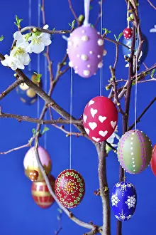 Traditional Easter Decoration Drucke: Easter, Easter bouquet with colorful Easter eggs