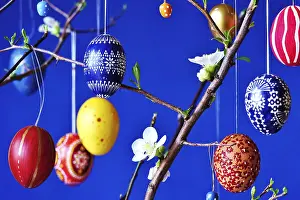 Traditional Easter Decoration Drucke: Easter, Easter bouquet with colorful Easter eggs