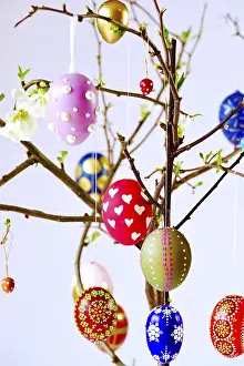 Traditional Easter Decoration Drucke: Easter, Easter bouquet with colorful Easter eggs