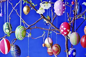 Traditional Easter Decoration Drucke: Easter, Easter bouquet with colorful Easter eggs