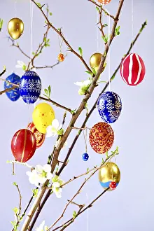 Central European Spring Landscape Drucke: Easter, Easter bouquet with colorful Easter eggs