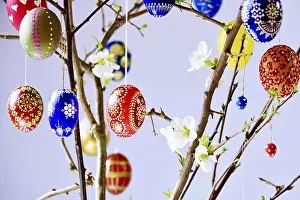 Traditional Easter Decoration Drucke: Easter, Easter bouquet with colorful Easter eggs