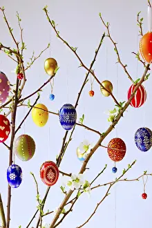 Traditional Easter Decoration Drucke: Easter, Easter bouquet with colorful Easter eggs
