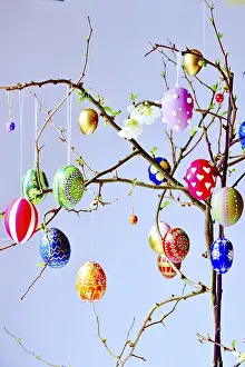 Traditional Easter Decoration Drucke: Easter, Easter bouquet with colorful Easter eggs