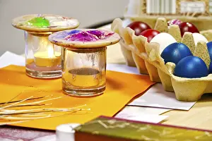 Traditional German Handicrafts Drucke: Easter, Easter eggs, blown-out colored eggs