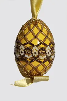 Traditional Easter Decoration Drucke: Easter Egg decorated with beads