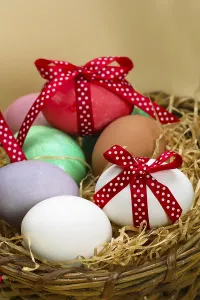 Deserted Farm Landscape Drucke: Easter egg with spotted red loop Easter egg with spotted red loop