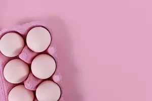 Pink Background Drucke: Easter eggs in box on pink background with copy space
