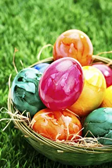 Painted Easter Eggs Drucke: Easter eggs in an Easter nest on a lawn