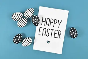 Christian Holiday Decorations Drucke: Easter eggs with simple black and white stripe