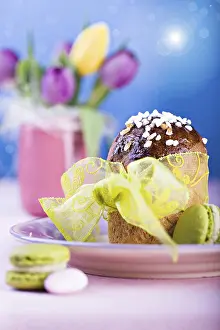 Spring Awakening Decoration Drucke: The easter installation with Easter bread