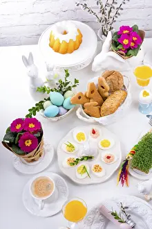 No People At The Table Drucke: Easter table