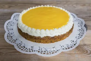 Layer Cake Dessert Drucke: Eggnog cake on rustic wood