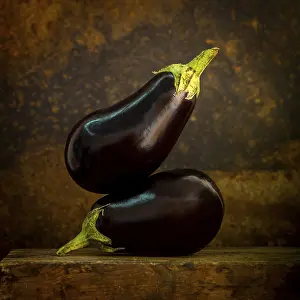 Empty Grocery Store Scene Drucke: Eggplants on a brown background