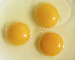 Food Images Drucke: Three eggs