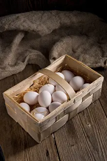 Empty Wicker Basket Drucke: Eggs in the basket