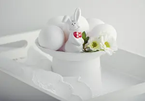 Easter Bunny Drucke: Eggs Rabbit and flowers on white surface