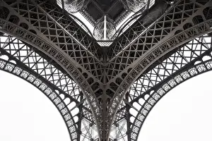 Steel Building Architecture Drucke: Eiffel Tower, seen from beneath