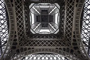 Historicist Architecture Europe Drucke: Eiffel Tower, seen from beneath