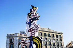 Drucke von Der Cap de Barcelona Surrealistische Skulptur von Roy Lichtenstein in Barcelona, Spanien Roy Lichtenstein Drucke: Der Cap de Barcelona Surrealistische Skulptur von Roy Lichtenstein in Barcelona.
