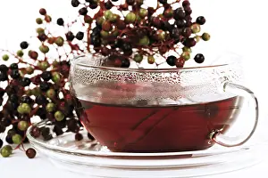 Rich In Vitamins Drink Drucke: Elder tea and elderberries