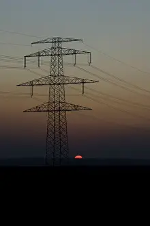 High Voltage Power Pole Drucke: Electric utility by sunset