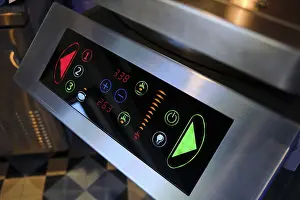 Temperature Display Drucke: Electronic control panel displaying temperatures