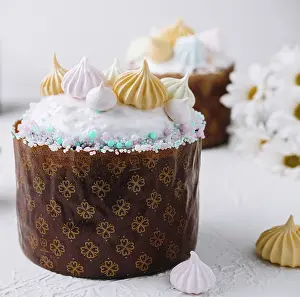 Decorative Easter Cakes Drucke: Elegant easter cake decorated with icing