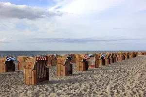 Deserted Baltic Sea Beach Drucke: Empty, locked beach chairs on the beach